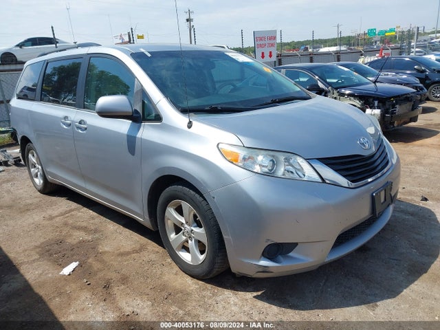 Toyota Sienna Le V6 7 Passenger Auto Access Seat/le V6 7 Passenger Mobility/le V6 8 Passenger 2014 5TDKK3DC1ES478196 main image