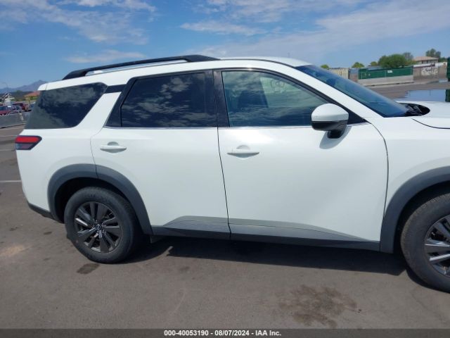 5N1DR3BA2NC213497 Nissan Pathfinder Sv 2wd