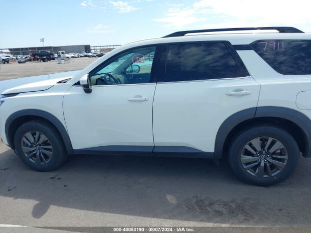 5N1DR3BA2NC213497 Nissan Pathfinder Sv 2wd