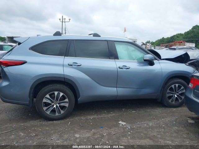 Toyota Highlander Xle 2022 5TDHZRBH6NS219470 Image 13