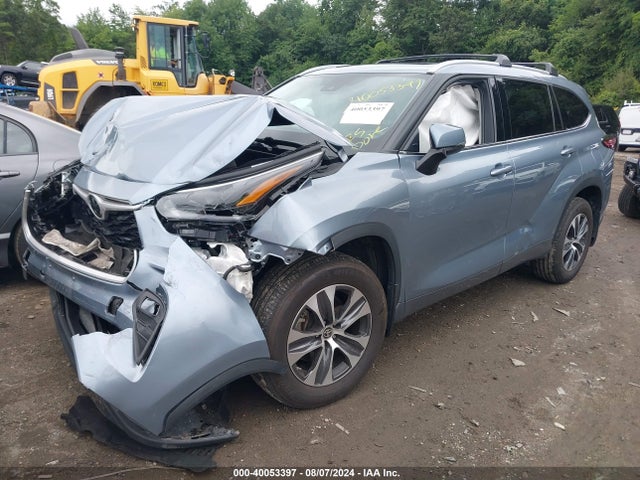 Toyota Highlander Xle 2022 5TDHZRBH6NS219470 Image 2