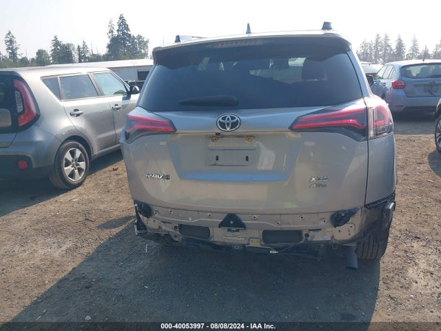 Toyota Rav4 Xle 2018 JTMRFREV6JJ220706 Image 16