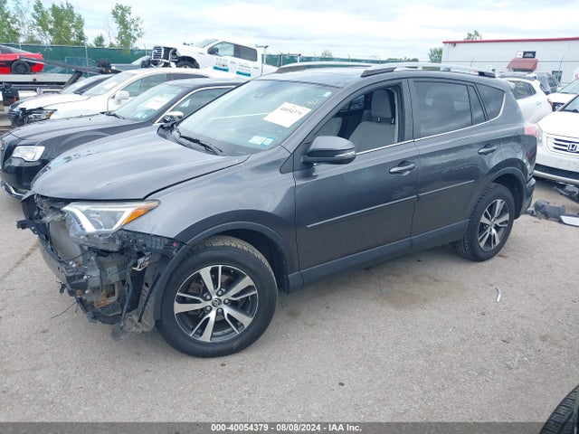 Toyota Rav4 Xle 2017 JTMRFREV9HJ706663 Image 2