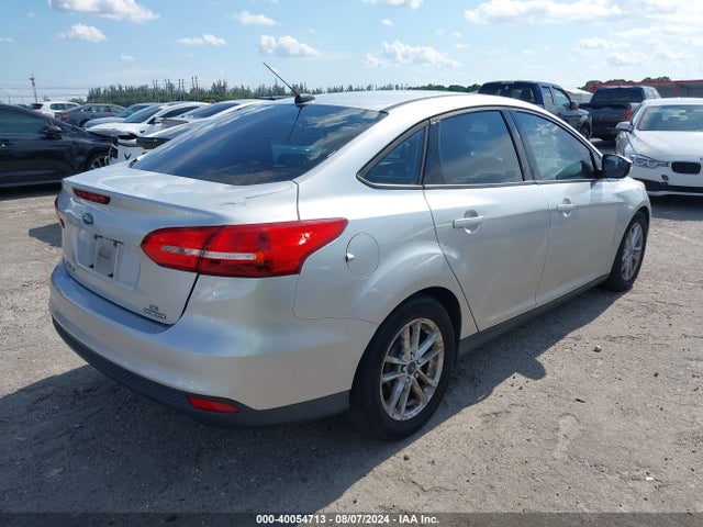 Ford FOCUS SE 2015 1FADP3F25FL207472 Image 4