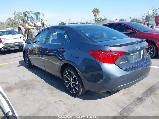 Toyota COROLLA SE 2018 5YFBURHE0JP784737 Image 3