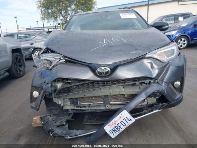 2T3NFREV1JW491219 Toyota RAV4 SE