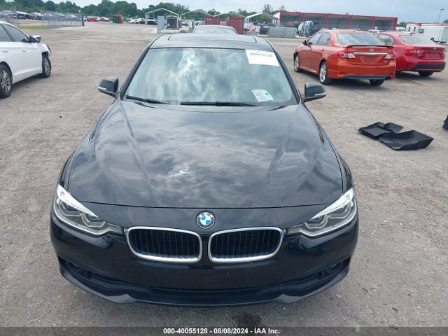BMW 320i 2017 WBA8A9C56HK620067 Image 11