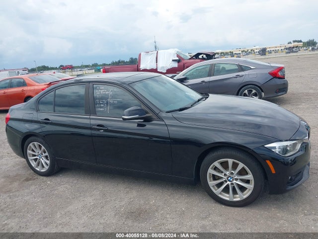 BMW 320i 2017 WBA8A9C56HK620067 Image 12