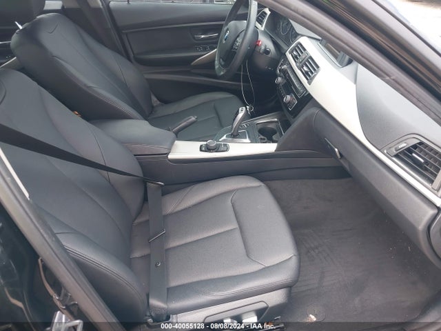 BMW 320i 2017 WBA8A9C56HK620067 Image 5