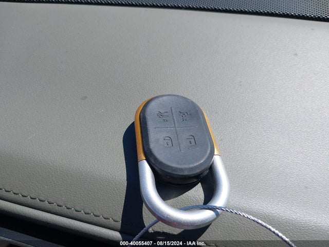 Rivian R1t Adventure 2022 7FCTGAAAXNN014174 Image 11