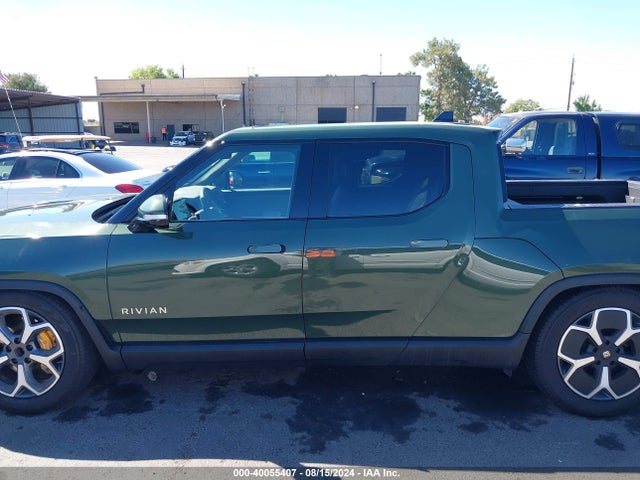 Rivian R1t Adventure 2022 7FCTGAAAXNN014174 Image 15