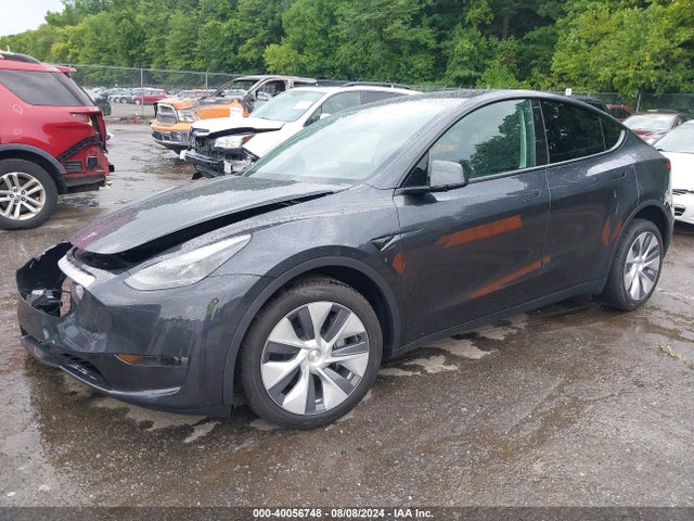 2024 TESLA MODEL Y 7SAYGDEE8RA271588 Photo 1
