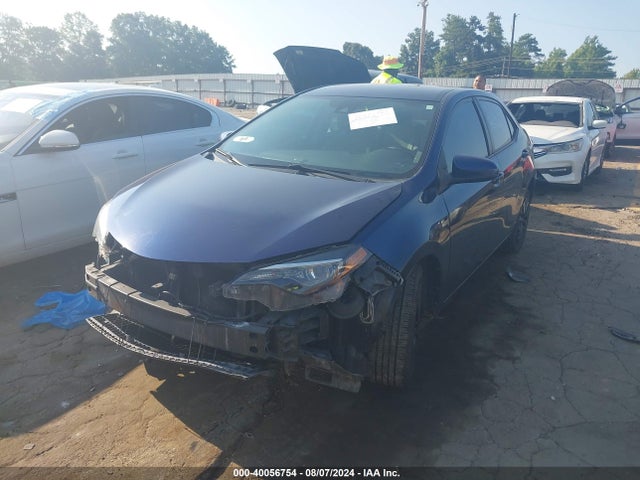 Toyota COROLLA LE 2018 5YFBURHE7JP820634 Image 2