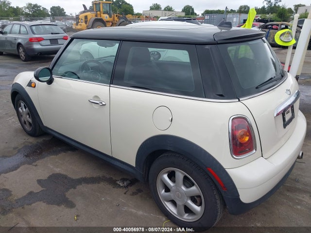 2009 MINI COOPER WMWMF33549TW74539 Photo 2