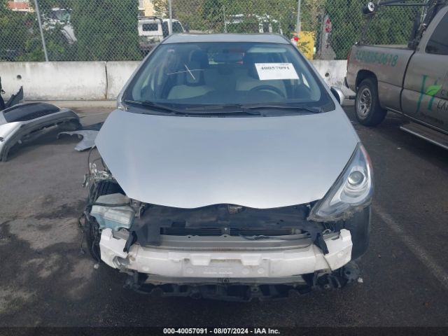 JTDKDTB31F1584174 Toyota Prius C One
