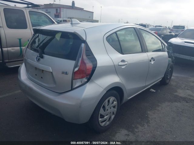 JTDKDTB31F1584174 Toyota Prius C One