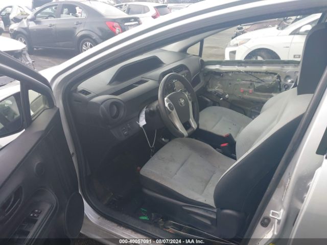 JTDKDTB31F1584174 Toyota Prius C One