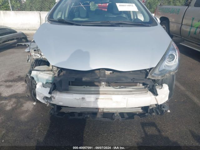 JTDKDTB31F1584174 Toyota Prius C One