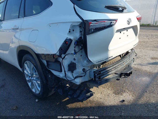 5TDDZRBH9MS098933 Toyota Highlander Limited