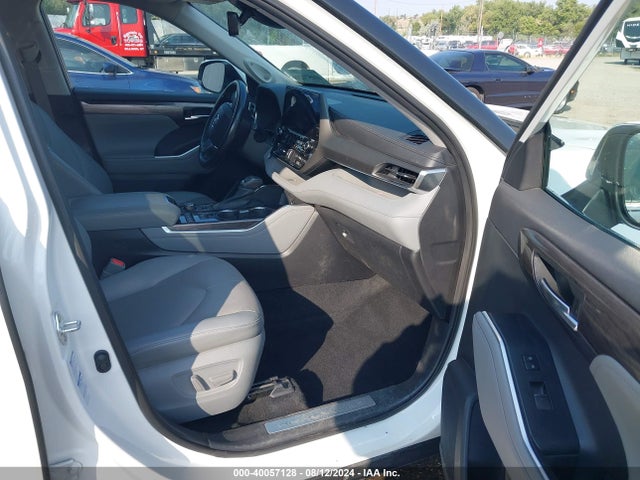 5TDDZRBH9MS098933 Toyota Highlander Limited