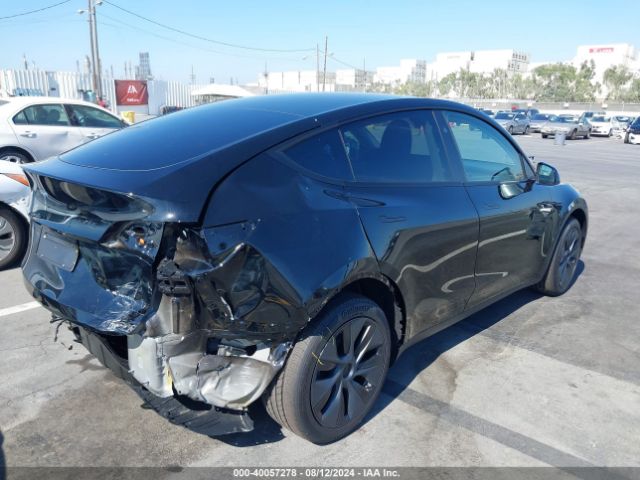 2024 TESLA MODEL Y 7SAYGDEE0RF129836 Photo 3