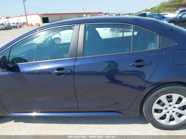 Toyota COROLLA LE 2022 5YFEPMAE3NP339092 Image 14
