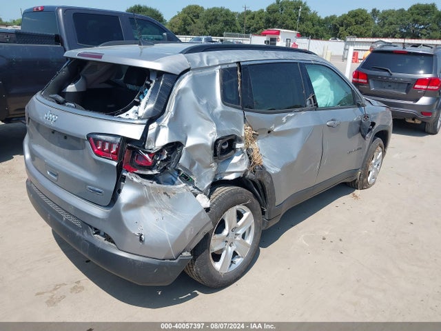 3C4NJCBB0NT139929 Jeep Compass Latitude Fwd