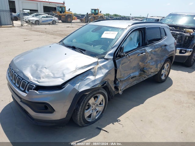 3C4NJCBB0NT139929 Jeep Compass Latitude Fwd