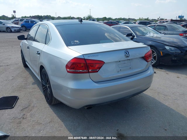 1VWBT7A35FC052164 Volkswagen Passat 1.8t Sport