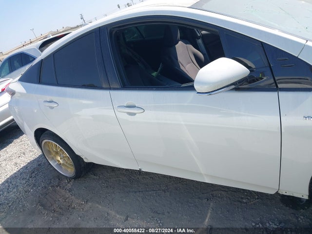 Toyota Prius Two Eco 2017 JTDKARFU6H3044132 Image 14