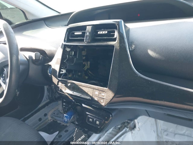 Toyota Prius Two Eco 2017 JTDKARFU6H3044132 Image 18