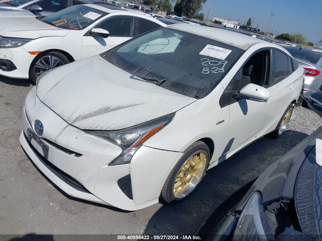 Toyota Prius Two Eco 2017 JTDKARFU6H3044132 Image 2