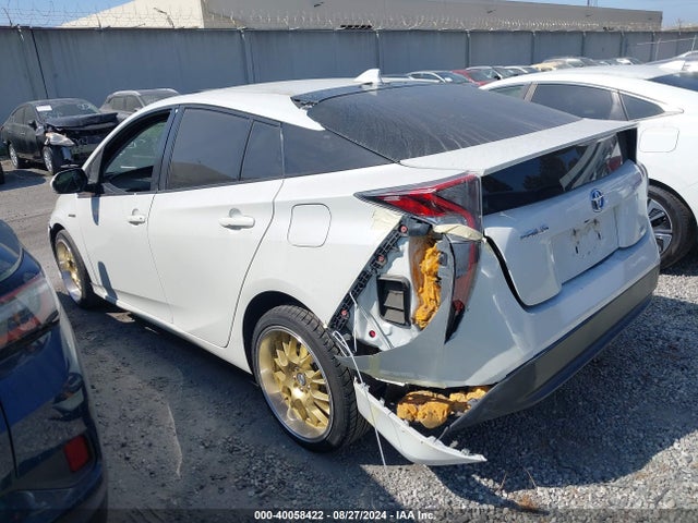 Toyota Prius Two Eco 2017 JTDKARFU6H3044132 Image 3