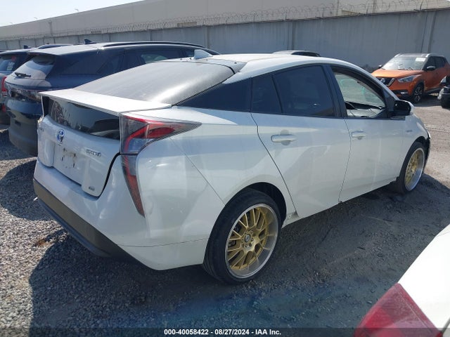 Toyota Prius Two Eco 2017 JTDKARFU6H3044132 Image 4