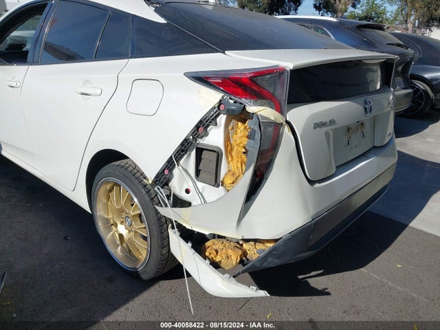 Toyota Prius Two Eco 2017 JTDKARFU6H3044132 Image 6