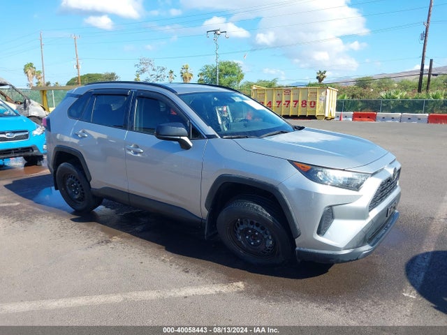 Toyota RAV4 LE 2019 JTMH1RFV6KJ007457 Image 1
