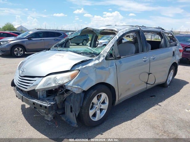 Toyota Sienna Le 8 Passenger 2017 5TDKZ3DC0HS787741 Image 2