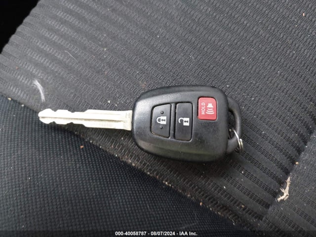 Toyota RAV4 LE 2016 JTMZFREV5GJ086098 Image 11