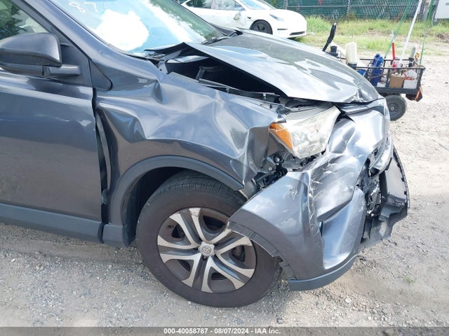 Toyota RAV4 LE 2016 JTMZFREV5GJ086098 Image 17