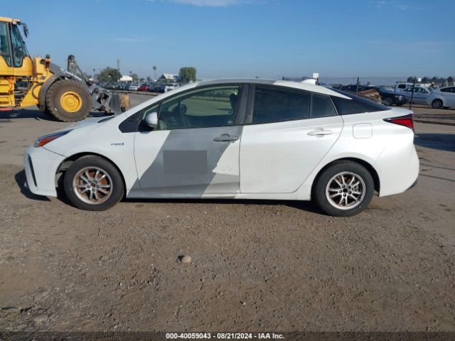 JTDKAMFU8M3133732 Toyota Prius Le