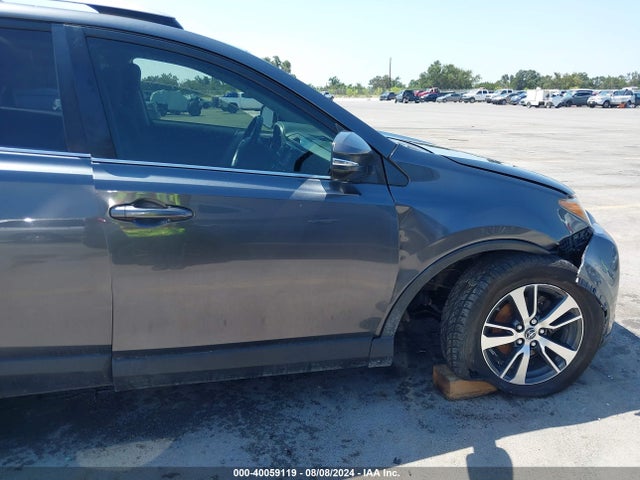 Toyota Rav4 Xle 2018 JTMWFREV0JD124247 Image 17