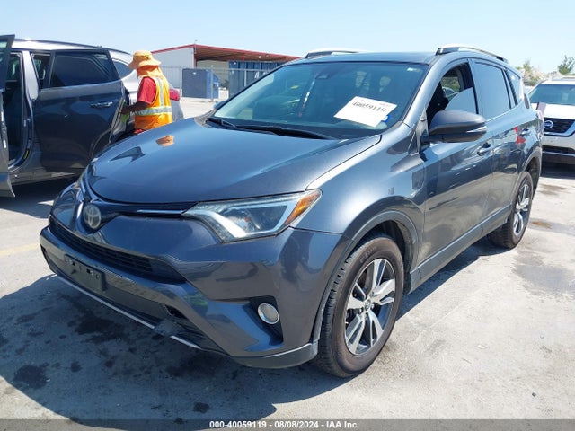 Toyota Rav4 Xle 2018 JTMWFREV0JD124247 Image 2