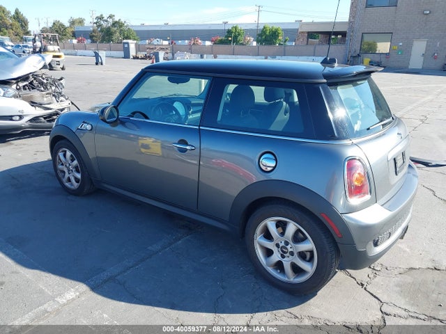 2010 MINI COOPER S WMWMF7C55ATW89658 Photo 2