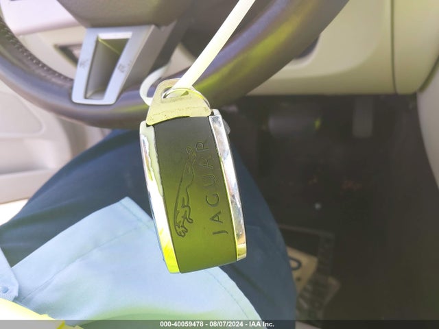 2010 JAGUAR XF SAJWA0HE7AMR68518 Photo 10