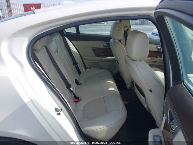 2010 JAGUAR XF SAJWA0HE7AMR68518 Photo 7