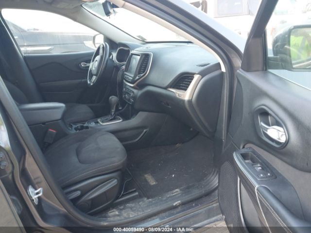 1C4PJLCB7GW370170 Jeep Cherokee Latitude