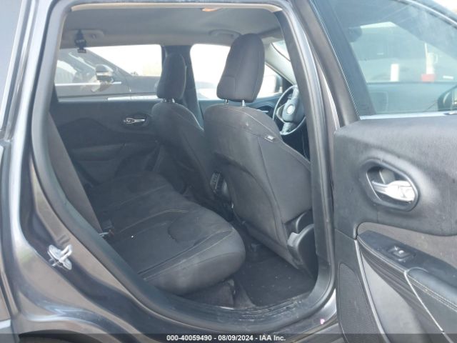 1C4PJLCB7GW370170 Jeep Cherokee Latitude