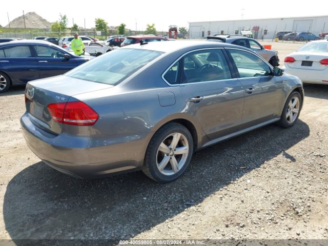 1VWBT7A32EC061189 Volkswagen Passat 1.8t Se
