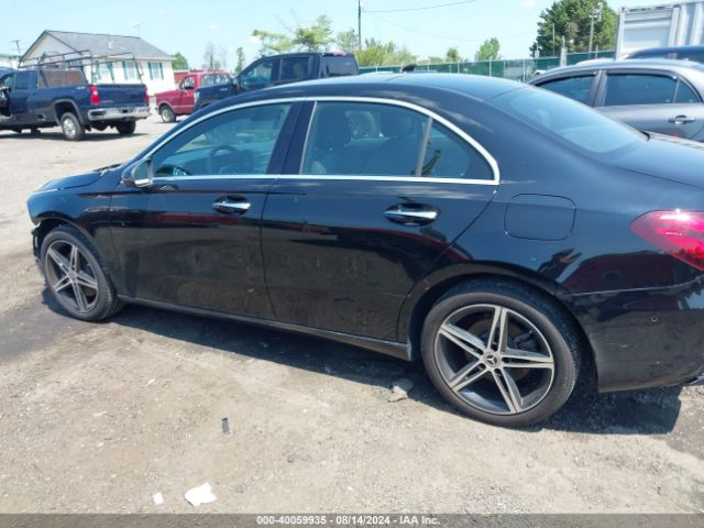 W1K3G4FB6MJ274169 Mercedes-Benz A 220 4matic