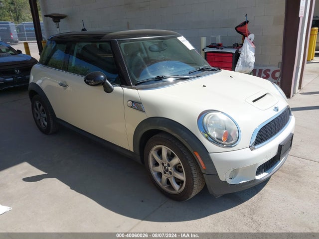 2009 MINI COOPER S WMWMF73589TW84224 Photo 0